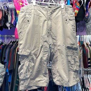 PROJEK AAW size 36 cargo shorts lots of pockets in these great shorts mint